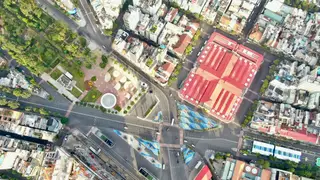 Rào chắn một phần khu vực ga Bến Thành để thi công metro số 2
