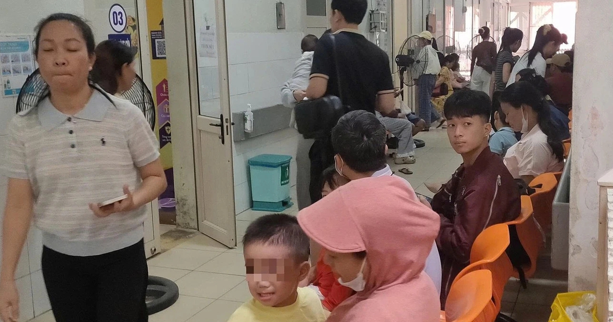 Bệnh nhi miền Trung nhập viện tăng đột biến, bác sĩ khuyến cáo gì?