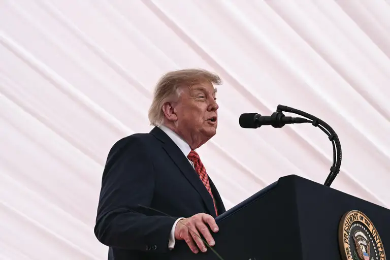 Tổng thống Mỹ Donald Trump nhiều lần khẳng định chiến sự Iran sẽ kết thúc sau bầu cử giữa kỳ Mỹ - Ảnh: AFP