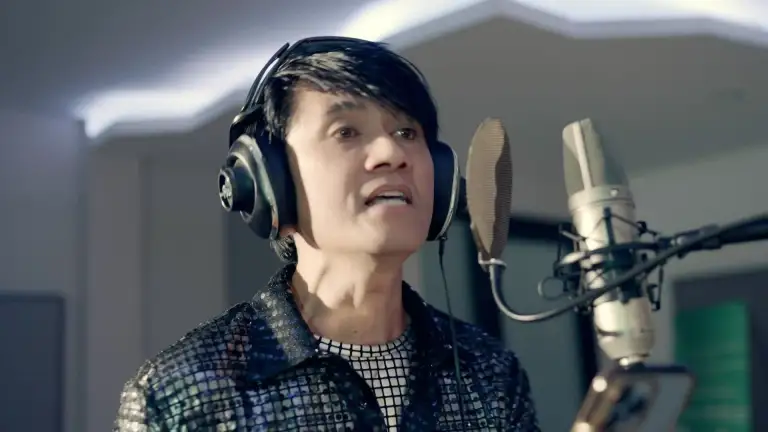 Thái San và Phương Thanh thể hiện ca khúc "I Wanna be in You" trong phòng thu. Video: Nhân vật cung cấp