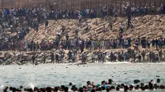 Biên giới Tây Ban Nha 'sụp đổ' trước dòng thác di dân