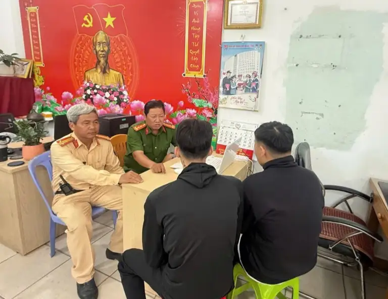 CSGT đã lập biên bản 6 người trong nhóm trên