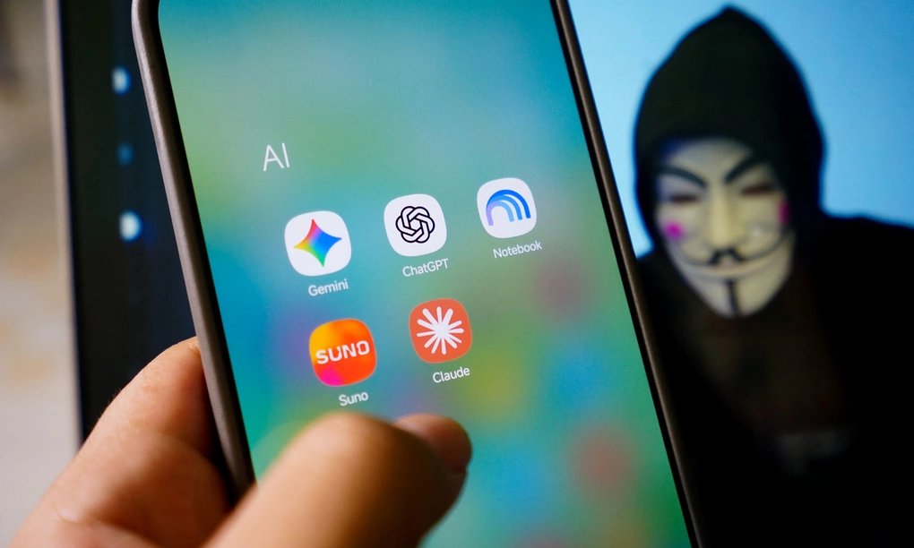 Các ứng dụng AI hiển thị trên màn hình một chiếc smartphone. Ảnh: Bảo Lâm