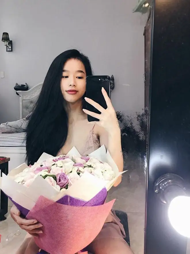 Thư Đan Nguyễn có khuôn mặt bầu bĩnh, vóc dáng nuột nà