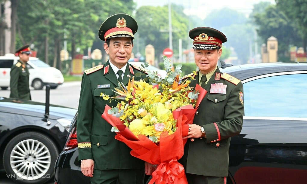 Đại tướng Phan Văn Giang chủ trì lễ đón Đại tướng Khamliang Outhakaysone, ngày 13/10. Ảnh: Giang Huy