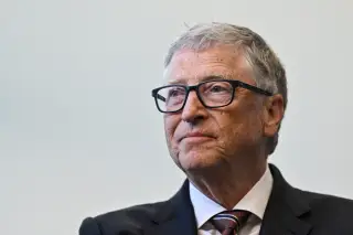 Tỷ phú Bill Gates tại London hôm 15/2. Ảnh: Reuters