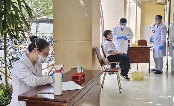 TP.HCM khẩn trương triển khai các biện pháp kiểm soát chùm ca bệnh não mô cầu là học sinh Trường THCS Hai Bà Trưng, xã Hiệp Phước - Ảnh: Sở Y tế TP.HCM cung cấp