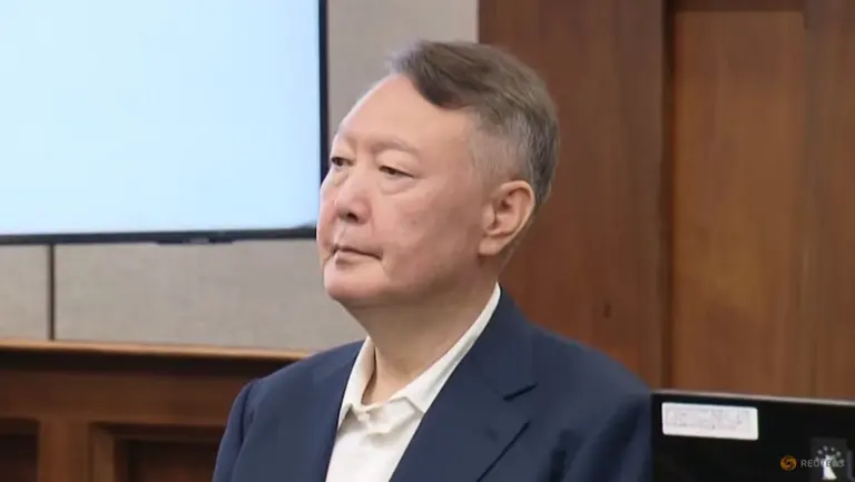 Cựu Tổng thống Hàn Quốc Yoon Suk Yeol trong ảnh chụp tại phiên tòa ngày 26-9-2025 - Ảnh: REUTERS