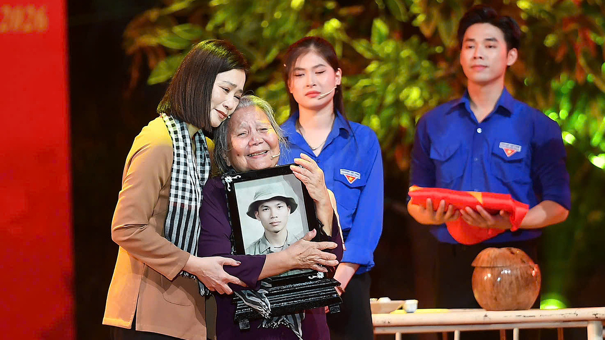 'Khúc tri ân' tưởng niệm anh hùng liệt sĩ ở Công viên Lê Thị Riêng