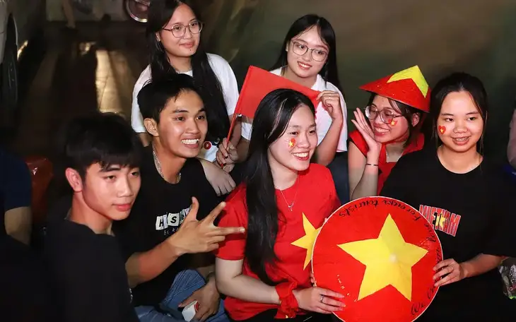 Hỗ trợ người cựu chiến binh bị lạc đường khi đi tìm mộ đồng đội - Ảnh 4.