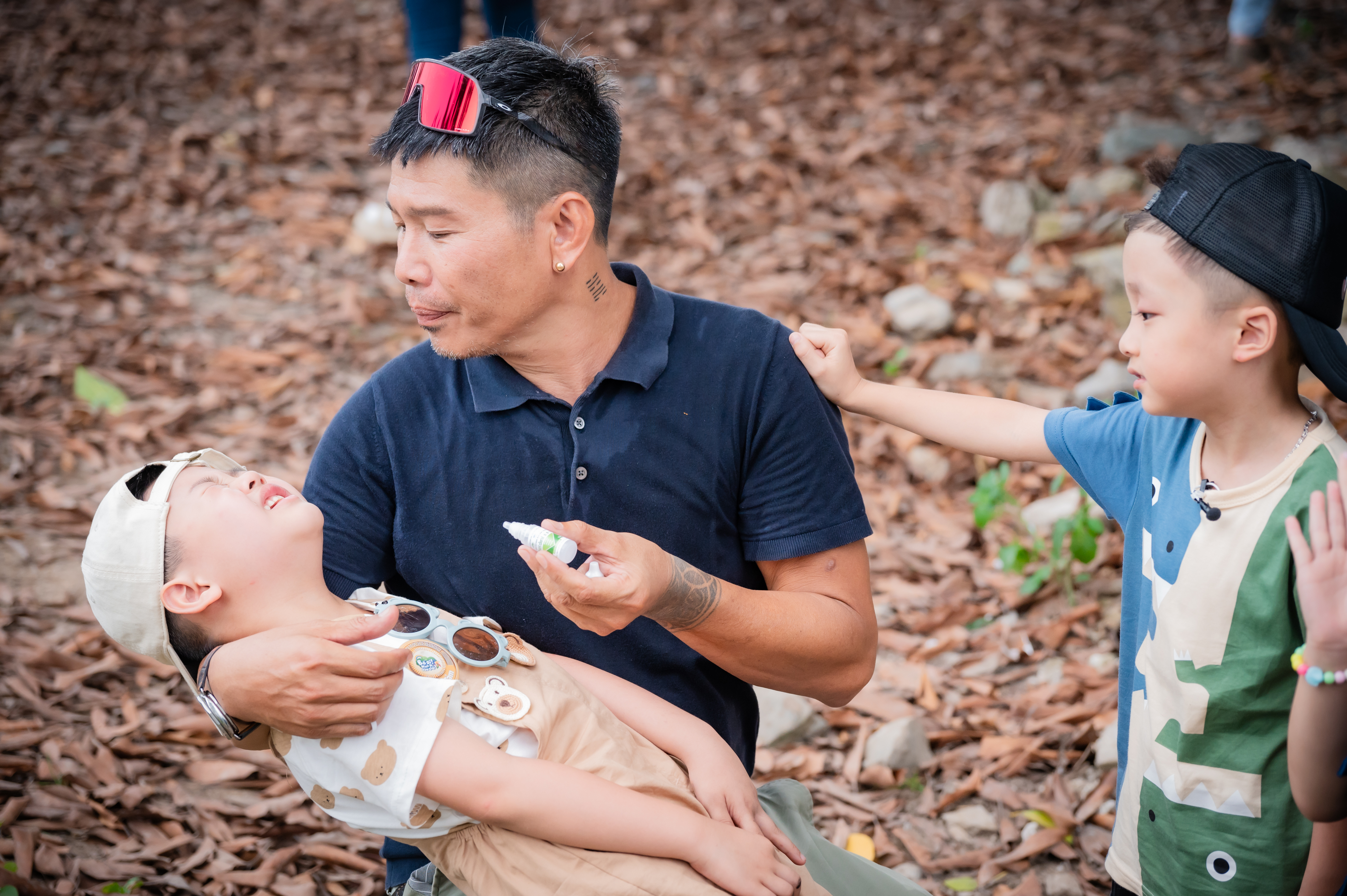 Nghệ sĩ Nguyễn Nam "3 trong 1": đạo diễn, đóng vai Bác Leng Keng và... chăm sóc các bé
