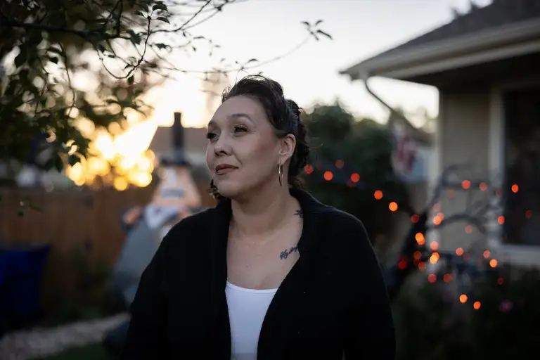 Jen Hernandez, cử tri tại Khu vực bầu cử số 8 của bang Colorado, một trong những chiến trường then chốt trong cuộc đua vào Hạ viện. Ảnh: Washington Post