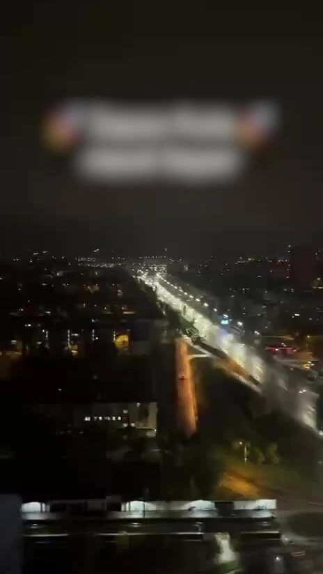 Khoảnh khắc tên lửa Nga lao xuống khu vực phía đông Kiev trong video đăng ngày 19/10. Video: X/AMK Mapping