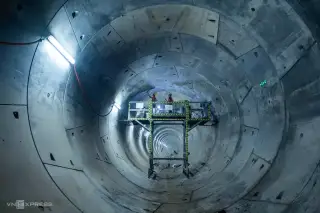 Đoạn hầm ngầm tuyến metro Nhổn - ga Hà Nội đã được thông suốt sau khi máy đào hầm Tunnel Boring Machine (TBM) số 2, mang tên Táo Bạo, về đích an toàn tại ga cuối S12 (ga Hà Nội) vào ngày 13/4. Ảnh: Giang Huy