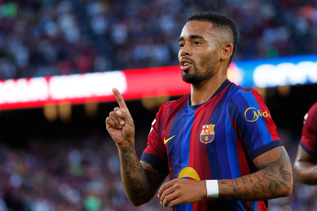 Gabriel Jesus ăn mừng sau khi ghi bàn thứ hai cho Barca trong trận gặp Getafe ở La Liga tại Camp Nou, Barcelona, Tây Ban Nha, ngày 10/10/2026. Ảnh: AP