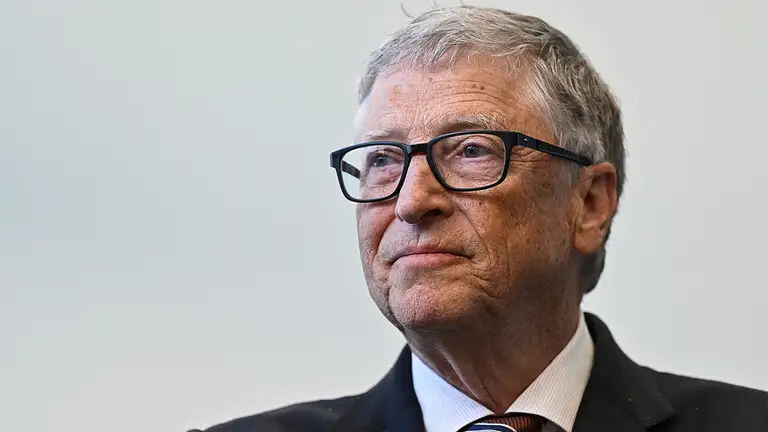 Bill Gates cảnh báo 20 năm biến động trước khi sung túc nhờ AI