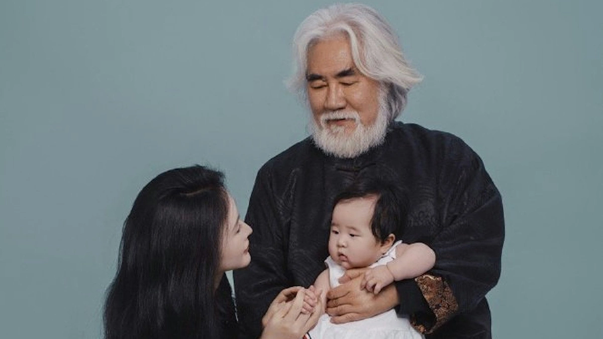'Trùm phim kiếm hiệp' đón tuổi lên hai của con gái