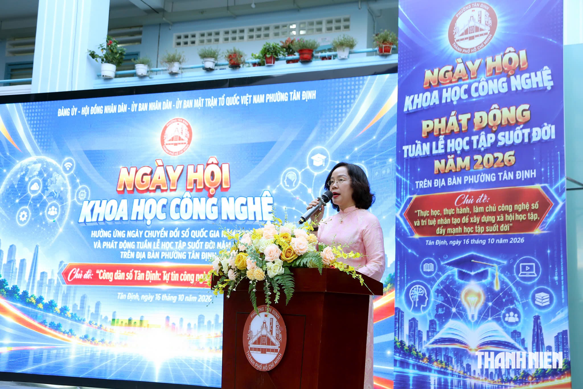 Bà Đỗ Thị Ánh Tuyết, Phó chủ tịch UBND phường Tân Định phát biểu tại ngày hội Khoa học và Công nghệ