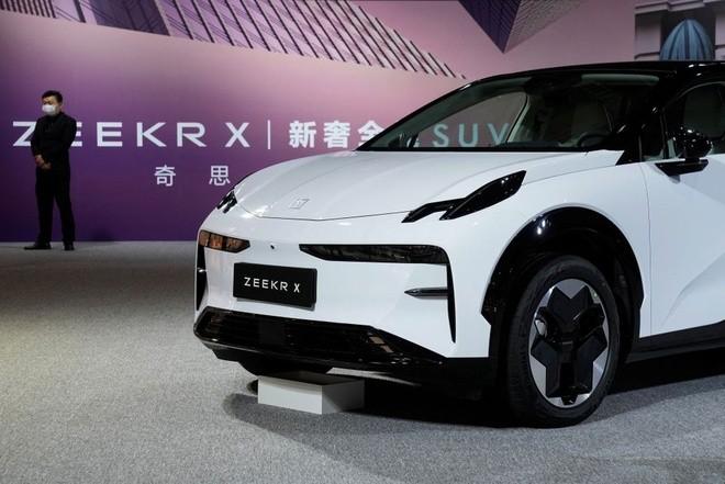 Lễ ra mắt một mẫu xe điện tại Trung Quốc, bước khởi đầu của vòng đời thương mại mà giá trị còn lại sẽ được định đoạt sau đó vài năm.