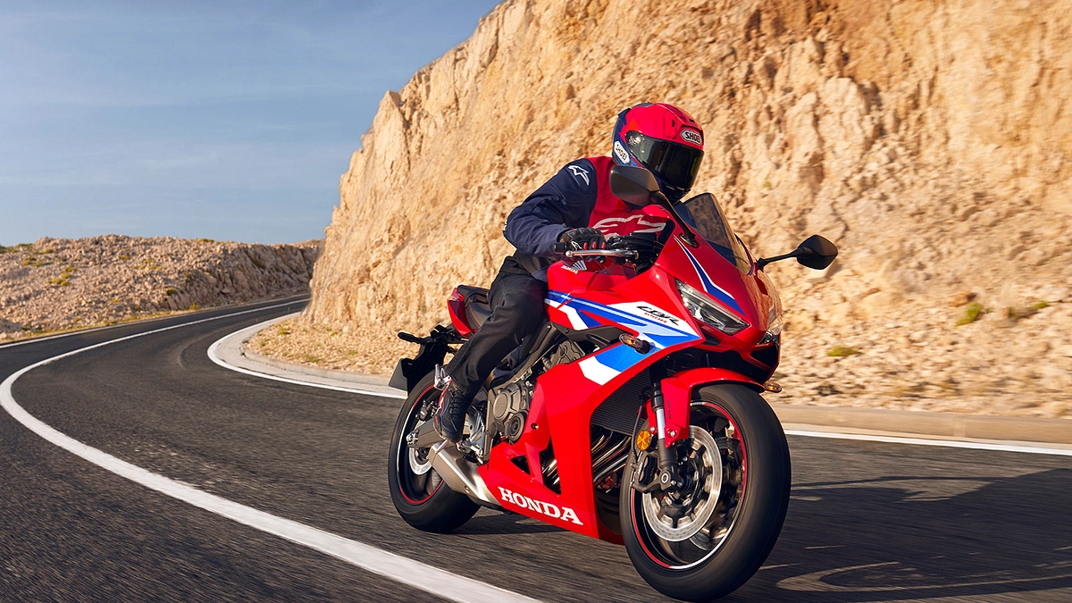 Honda CB650R và CBR650R 2026 thêm tính năng, giá từ 262 triệu đồng