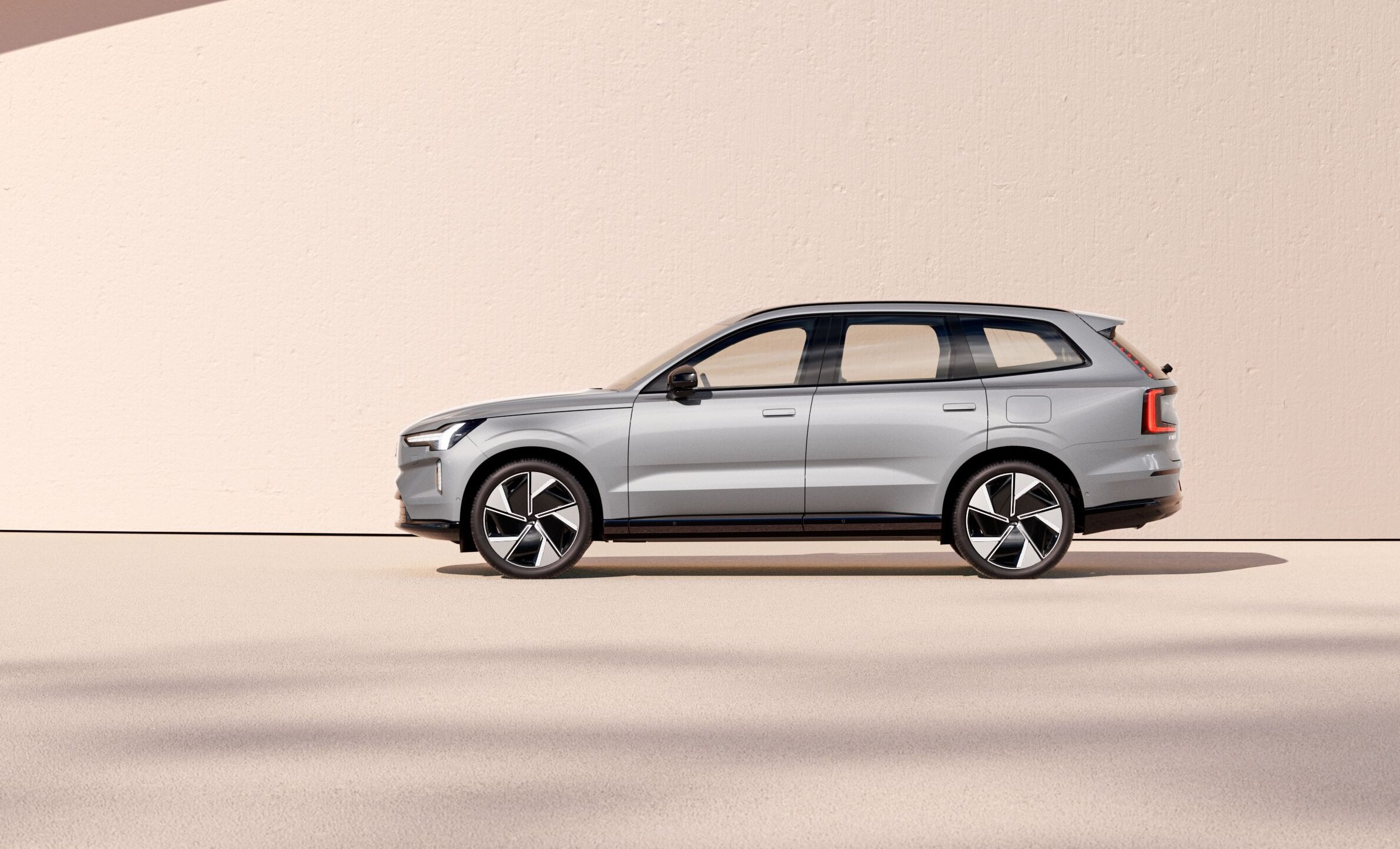 Volvo EX90 là mẫu SUV thuần điện cỡ lớn sắp ra mắt tại Việt Nam