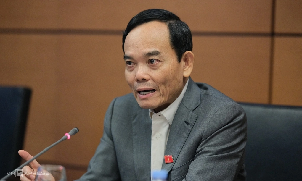 Bí thư TP HCM Trần Lưu Quang phát biểu tại phiên họp sáng 18/10. Ảnh: Anh Tú