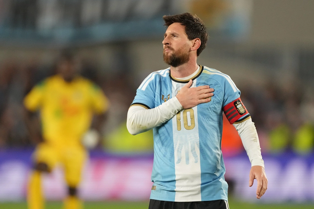 Messi mừng bàn nâng tỷ số lên 3-0 từ chấm phạt đền trong trận chia tay đội tuyển Argentina gặp Benin, tại sân Monumental, Buenos Aires, Argentina ngày 6/10/2026. Ảnh: AP