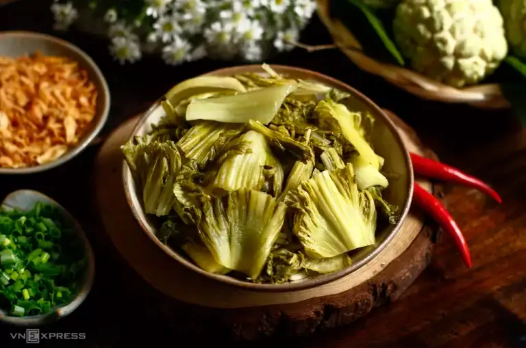 Thực phẩm muối chua được xếp vào nhóm thực phẩm nguy hiểm với thận. Ảnh minh họa: Bùi Thủy