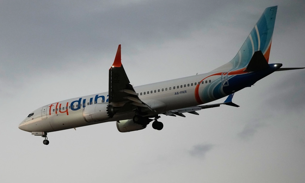Một máy bay flydubai tiếp cận sân bay quốc tế Ben Gurion ở Israel hôm 30/9. Ảnh: AP