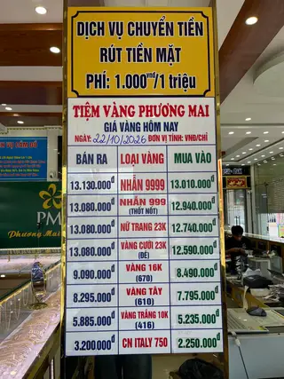 Một tiệm vàng tại Cần Thơ có dịch vụ hỗ trợ là chuyển tiền hộ