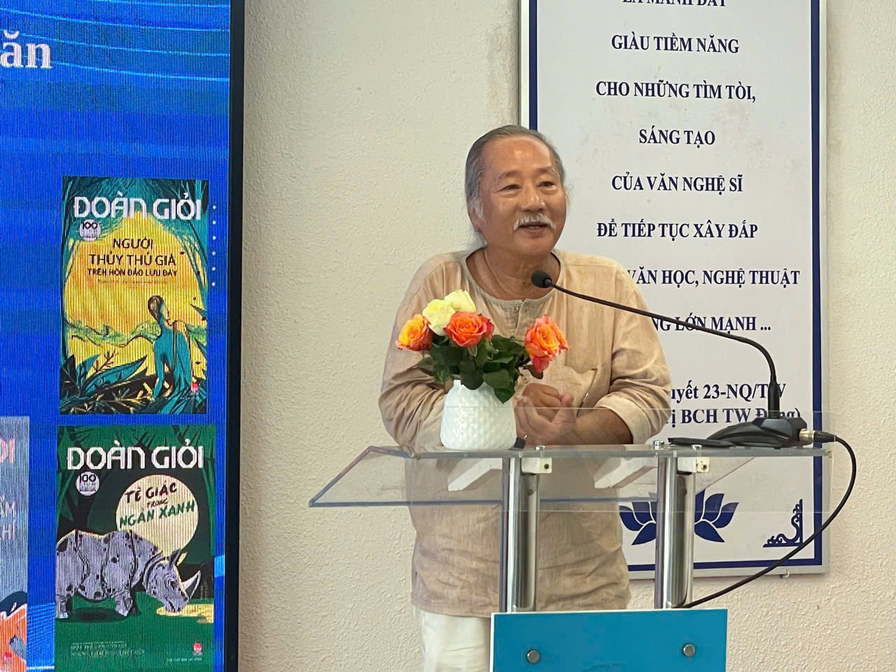 Đạo diễn Nguyễn Vinh Sơn trong một lần tâm tình về tác phẩm Đất rừng phương Nam của nhà văn Đoàn Giỏi - Ảnh: LAN HƯƠNG