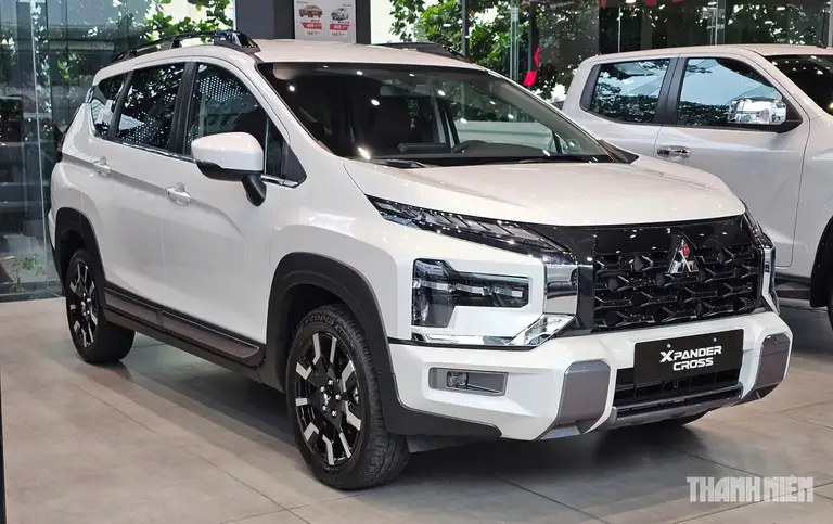 Mitsubishi Xpander xếp thứ 9 trong danh sách 10 ô tô động cơ xăng, dầu bán chạy nhất Việt Nam tháng 8.2026. Doanh số mẫu MPV này đạt 668 xe, giảm 415 xe so với tháng 7.2026. Bất chấp Xpander gặp phải áp lực cạnh tranh ngày càng lớn đến từ các đối thủ cùng phân khúc, mẫu xe này vẫn tạo được sức hút nhờ kiểu dáng, trang bị và các chương trình ưu đãi, giảm giá từ nhà sản xuất, phân phối. Xpander tại Việt Nam có bản lắp ráp trong nước, bên cạnh phiên bản nhập khẩu từ Indonesia, giá bán từ 560 - 703 triệu đồng