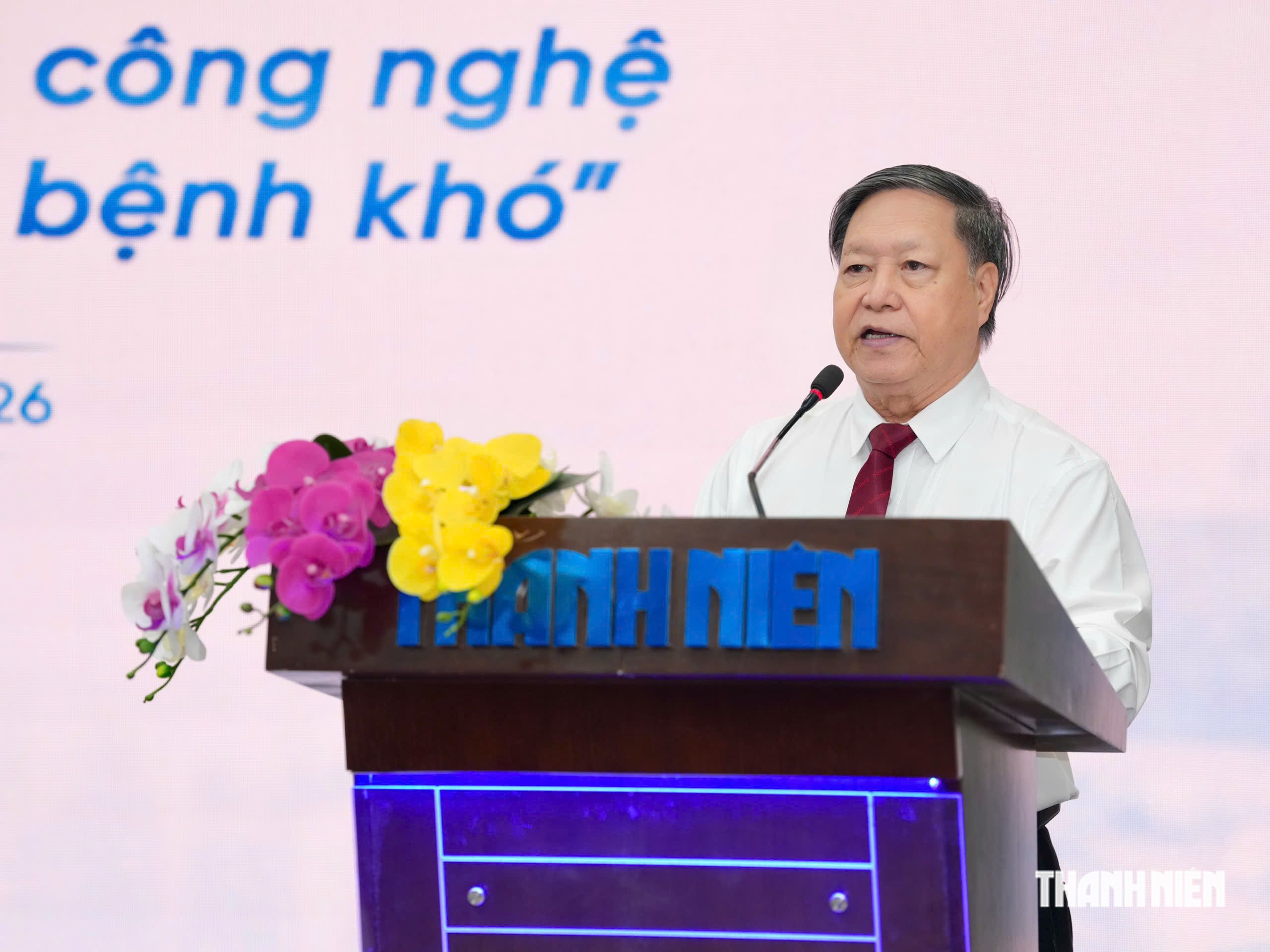 GS-TS-BS Nguyễn Đức Trọng, Hiệu trưởng Trường Khoa học sức khỏe, phát biểu tại hội thảo