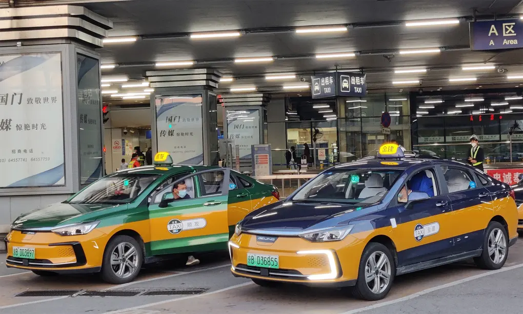 Xe taxi điện của hãng Trung Quốc BAIC. Ảnh: Anonymousfox36