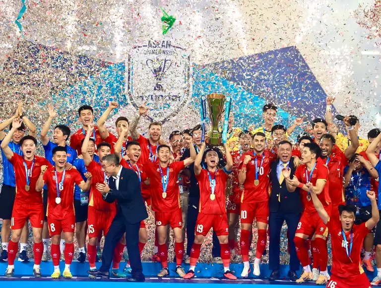 Quang Hải vô địch ASEAN Cup 2026 với tư cách đội trưởng tuyển Việt Nam - Ảnh: NAM TRẦN