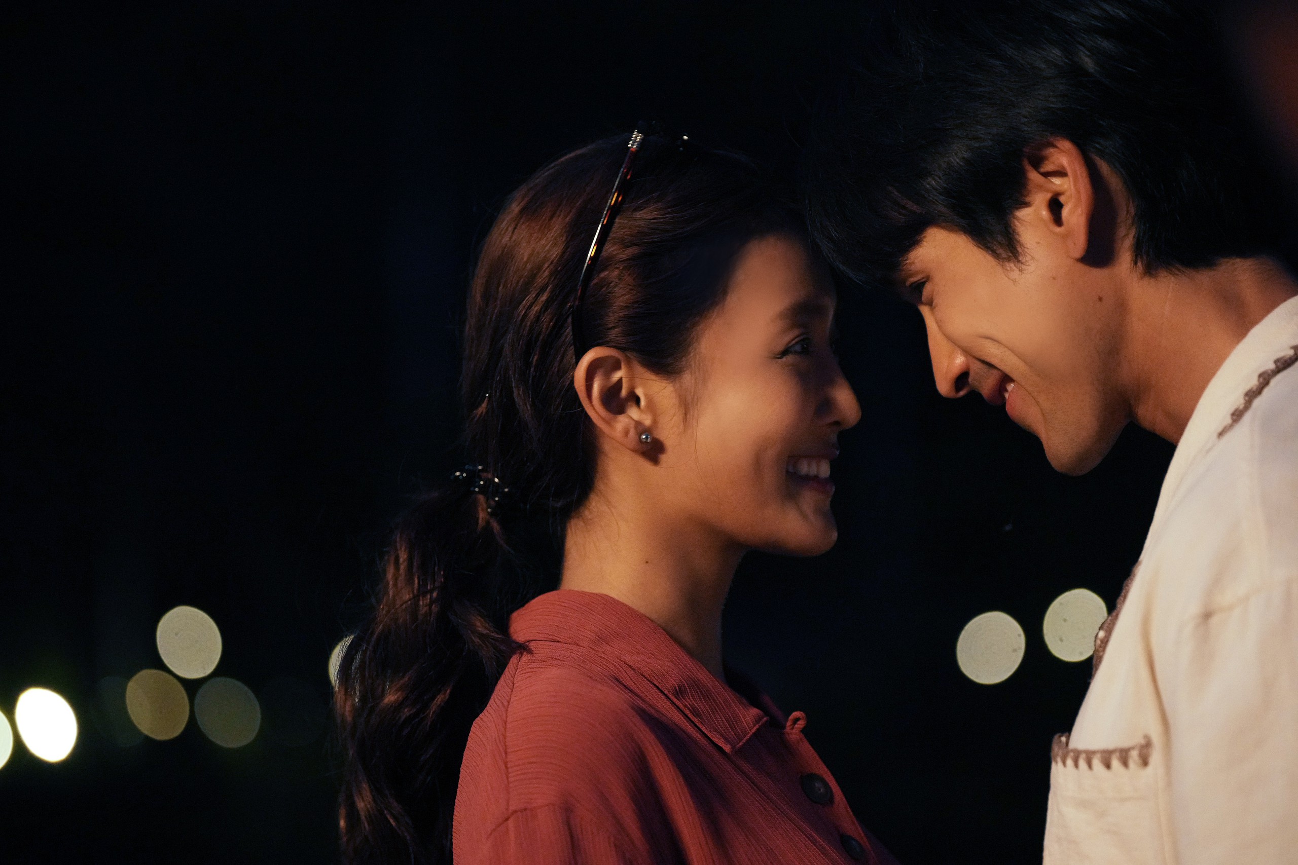 Henry's First Dates có nhiều tình huống hài hước xen lẫn những phân cảnh ngọt ngào, lãng mạn