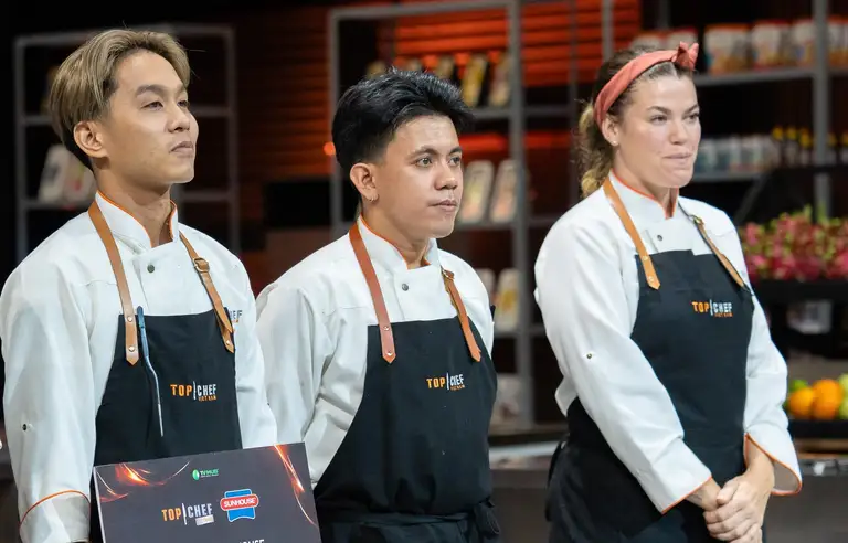 Sau nhiều thử thách, Chef Khả Nguyên (bên trái) giành chiến thắng ở tập 7