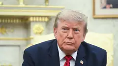 24 giờ ông Trump đổi ý về thu phí qua Hormuz