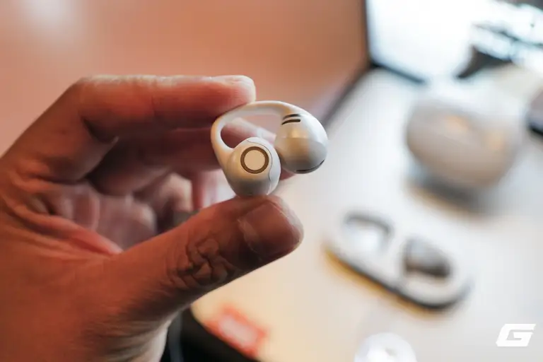 Shokz OpenDots 2 ra mắt tại Việt Nam: Tai nghe kẹp tai tích hợp Dolby Audio, giá 5,99 triệu đồng - Ảnh 2.