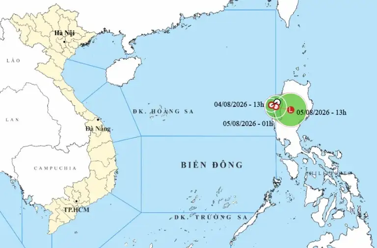Áp thấp nhiệt đới hình thành trên Biển Đông. Ảnh: NCHMF