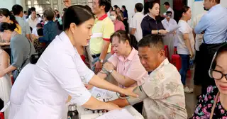 Vì sao TP.HCM đề xuất hỗ trợ đến 20 triệu đồng mỗi tháng cho bác sĩ luân phiên về trạm y tế?