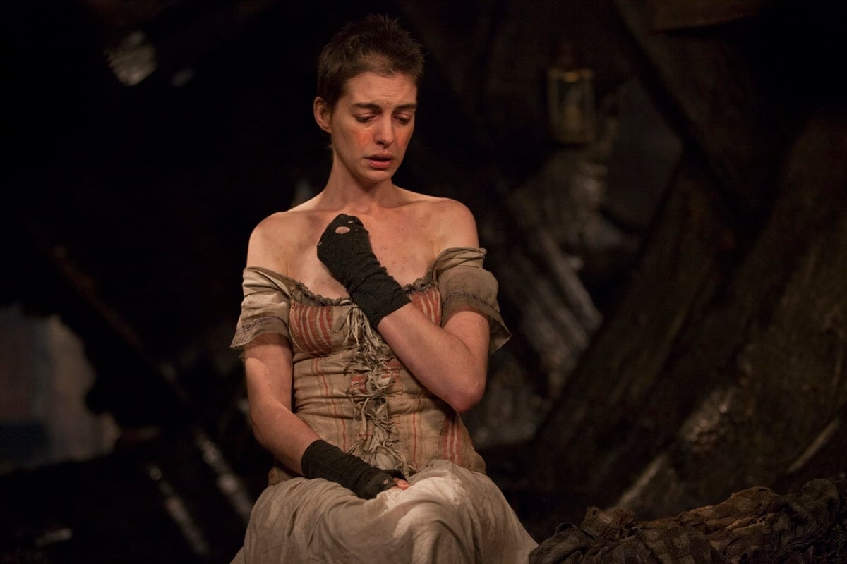 Màn thể hiện xuất sắc trong Les Misérables giúp Anne Hathaway giành giải Oscar đầu tiên trong sự nghiệp - Ảnh: IMDb