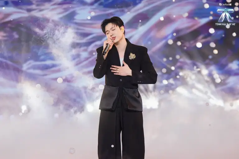 Chia sẻ tại đêm trao giải, Dương Domic cho biết hai giải thưởng là dấu mốc đánh dấu sự trưởng thành của bản thân, đồng thời là một bước tiến mới trong hành trình âm nhạc - Ảnh: BTC