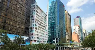 Doanh số bán nhà ở Hong Kong phục hồi, bất động sản thương mại vẫn lao đao