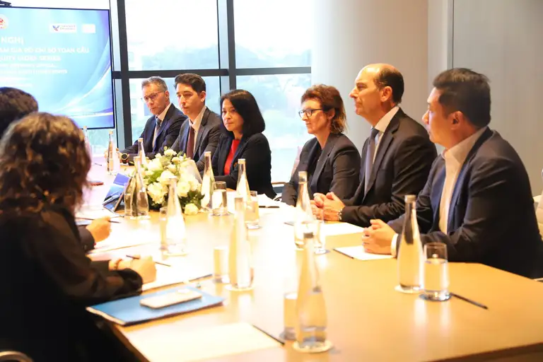 Bộ trưởng Bộ Tài chính tiếp Tổng Giám đốc điều hành FTSE Russell - Ảnh 2.