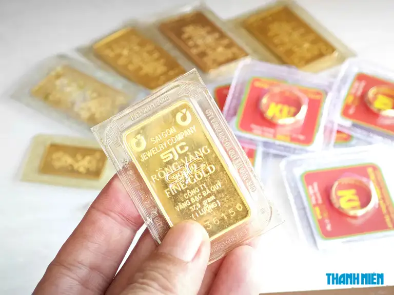 Giá vàng trong nước cao hơn thế giới lên gần 8 triệu đồng/lượng
