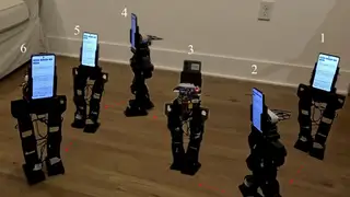 Robot hình người dùng smartphone giá rẻ làm 'bộ não'