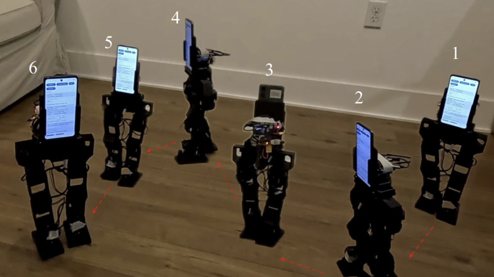 Robot hình người dùng smartphone giá rẻ làm 'bộ não'