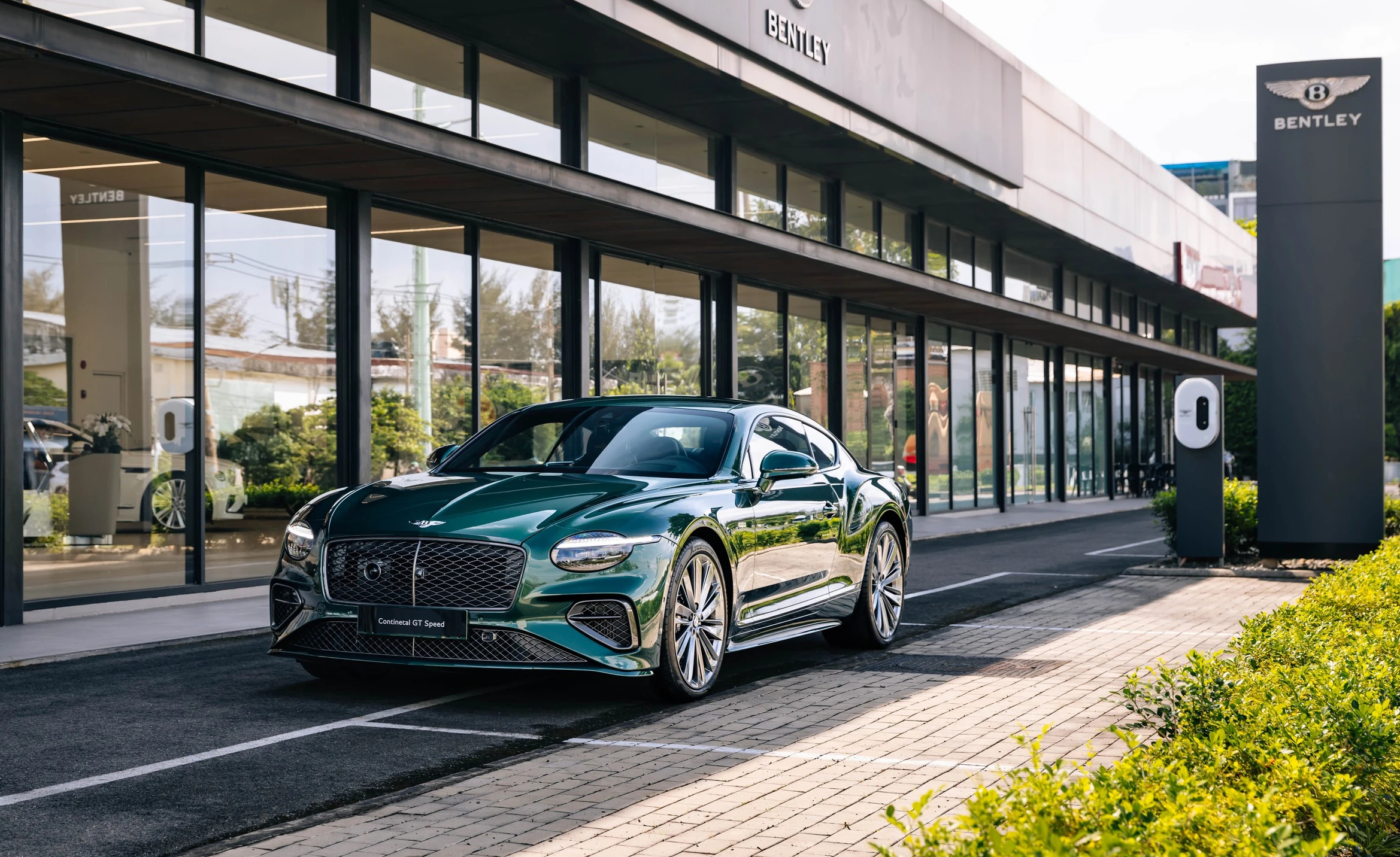 Hoạt động phân phối, kinh doanh Bentley tại Việt Nam vừa được chuyển giao cho Pon Phú Thái Mobility