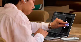 Chiếc MacBook Pro đắt nhất của Apple có giá gần 380 triệu đồng